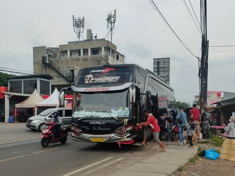 Dampak Terminal Bayangan Medan Bagi Lalu Lintas Kota Dampak Terminal Bayangan Medan Bagi Lalu Lintas Kota