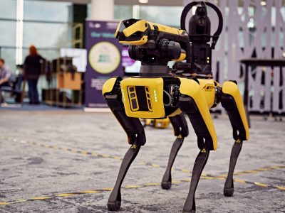 Robot Anjing Kini Bisa Bertugas Sebagai Satpam Mall