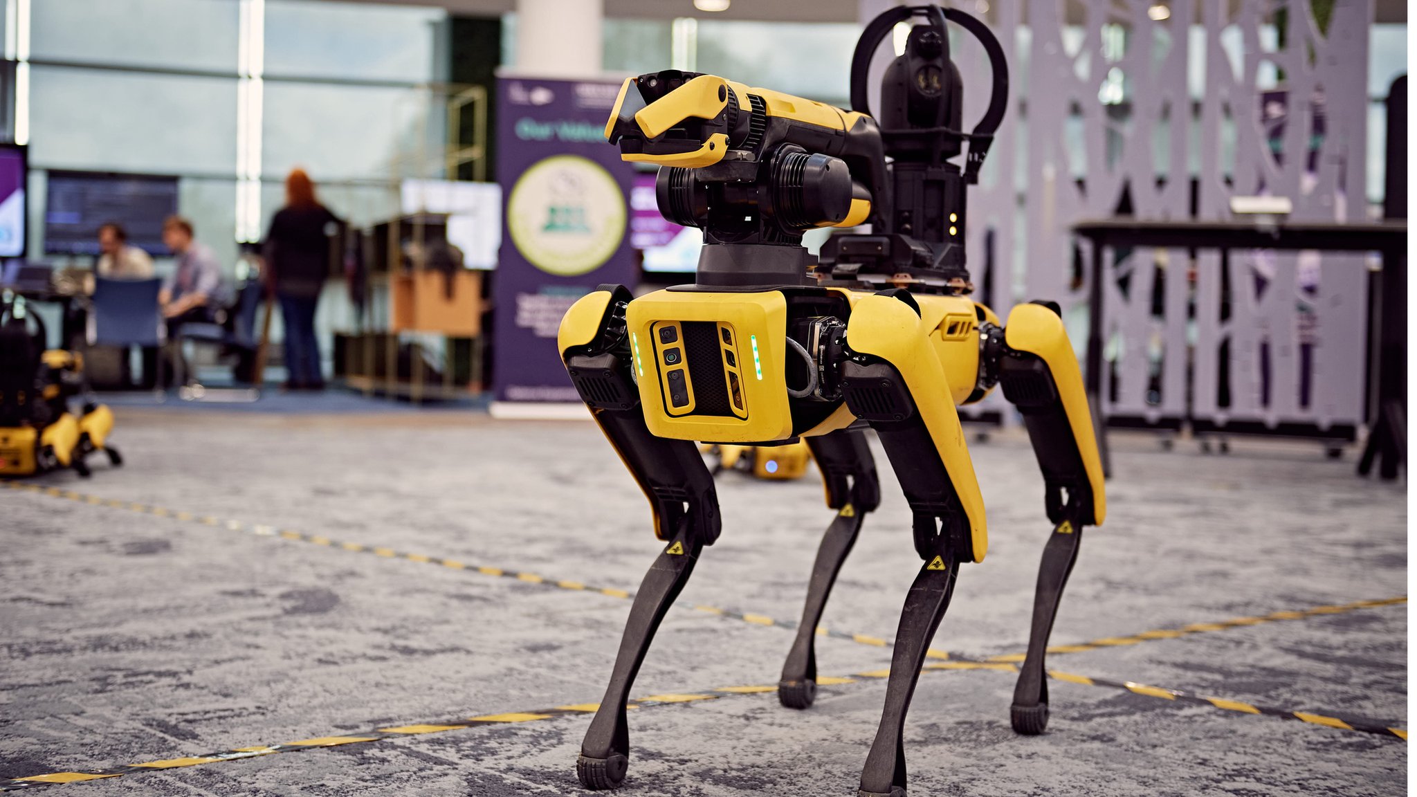 Robot Anjing Kini Bisa Bertugas Sebagai Satpam Mall