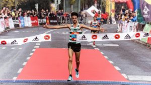 Puncak Kejayaan: Mencetak Rekor Dunia Dengan Cara Unik