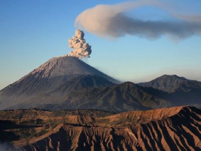 Misteri Gunung Semeru: Fenomena Alam Aneh
