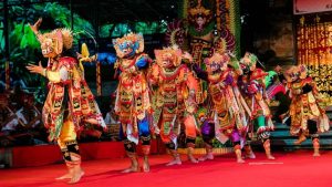 Antara Tradisi Dan Modernitas: Titik Temu Budaya Pop Indonesia