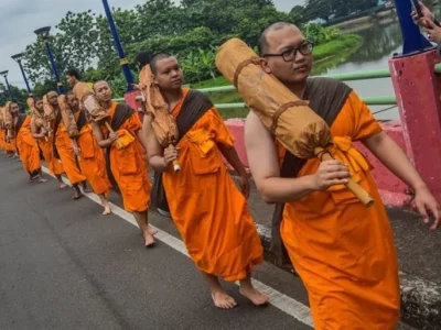 Jejak Spiritual Biksu Thudong Dalam Perayaan Waisak Borobudur