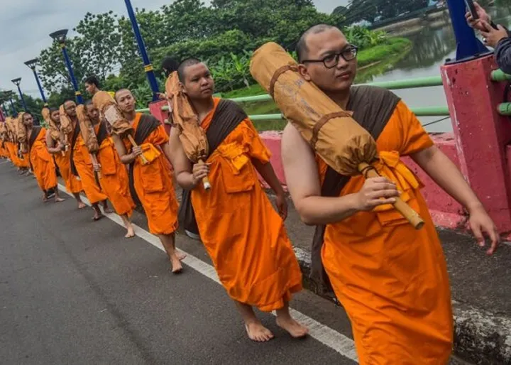 Jejak Spiritual Biksu Thudong Dalam Perayaan Waisak Borobudur