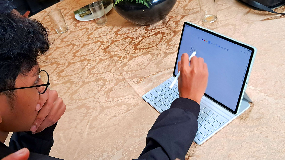 Mengapa Gen Z Memilih Tablet Dari Laptop Di Era Digital