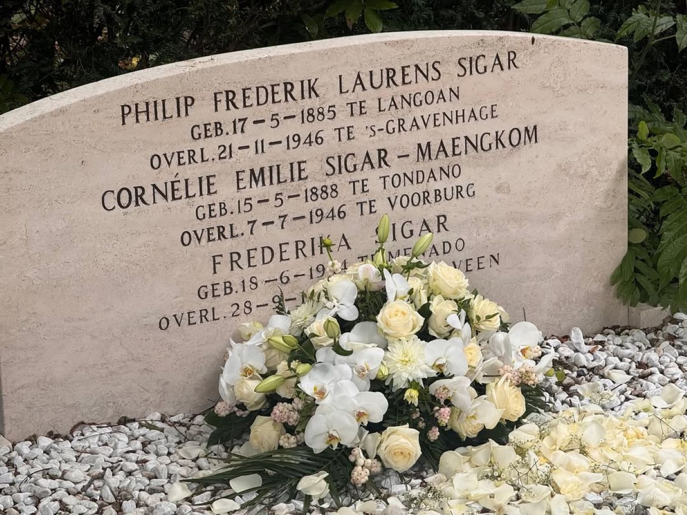 Prabowo Ziarah Makam Kakek & Nenek Saat Kunker Ke Belanda