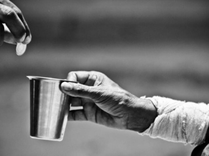 Pendapatan Pengemis Ini Bikin Syok: Gaji Kantoran Lewat!