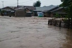 Banjir Rendam Kendal, Pantura Brangsong Jadi Parkir Darurat