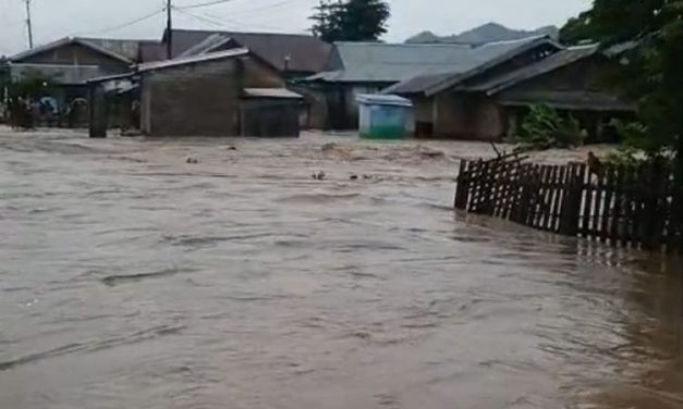 Banjir Rendam Kendal, Pantura Brangsong Jadi Parkir Darurat