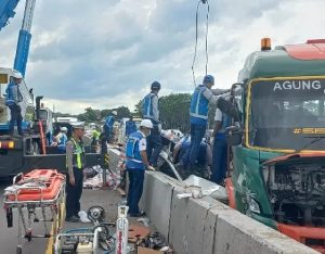 Truk Jatuh Muatan, Kecelakaan Maut di Tol Batang–Semarang