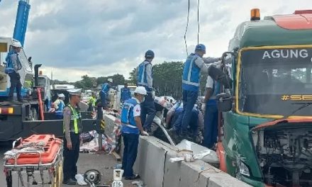 Truk Jatuh Muatan, Kecelakaan Maut di Tol Batang–Semarang