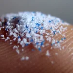 Misteri Air Keran: Nanoplastik & Bakteri Yang Makin Kebal