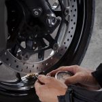 Ban Motor Cepat Aus? Cek Dulu Tekanan Anginnya!