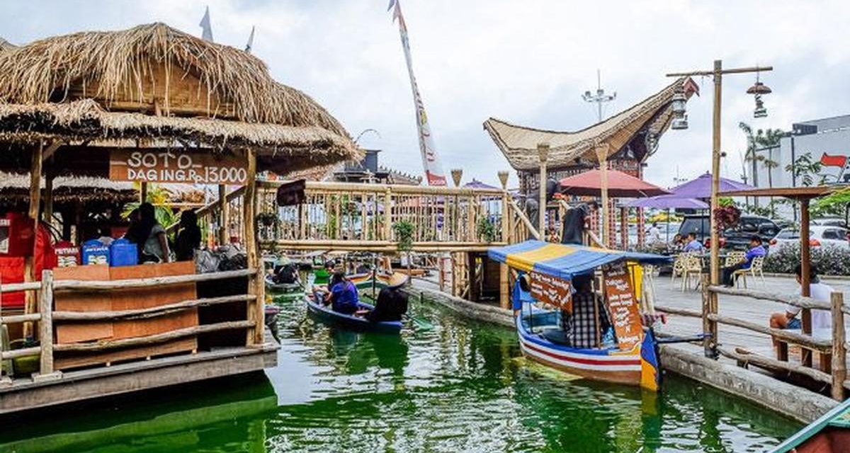 Blusukan Ke Ratchaburi: Dari Serunya Pasar Apung Ke Gua Cantik