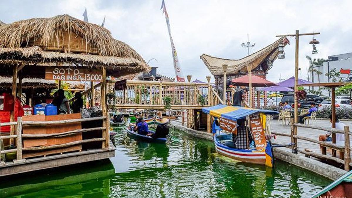 Blusukan Ke Ratchaburi: Dari Serunya Pasar Apung Ke Gua Cantik