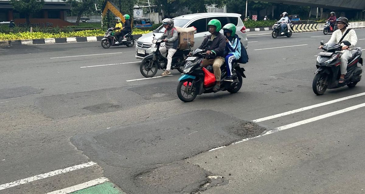 Dompet Bergetar: Pelek Hancur Gara-Gara Genangan ‘Penipu’
