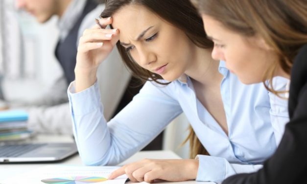 Bahaya Impostor Syndrome Bagi Mental Pekerja Muda