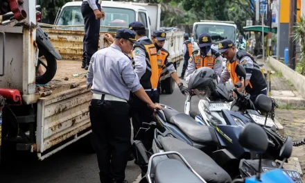 Nggak Perlu Emosi, Ini Cara Menghadapi Jukir Gaib