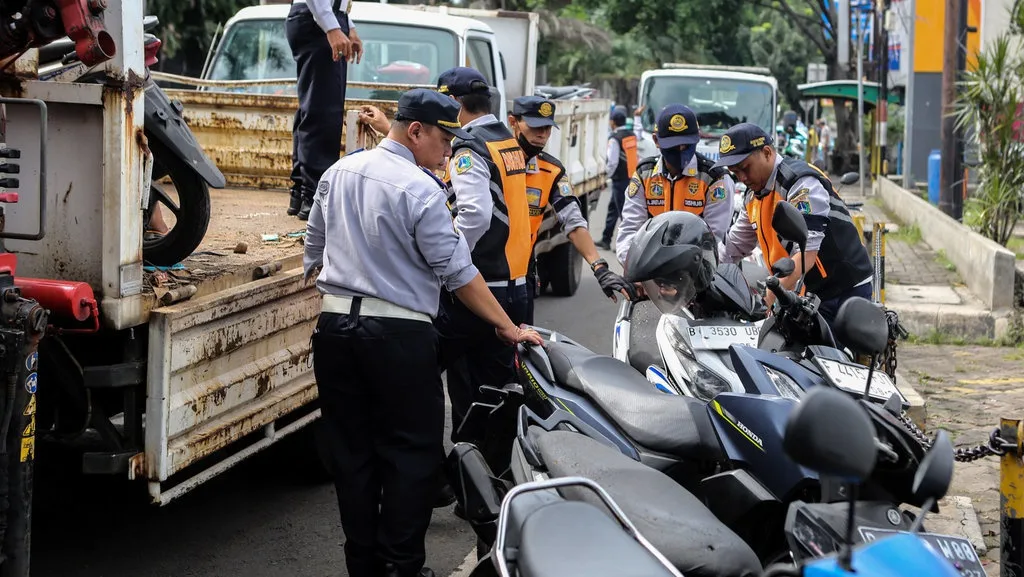 Nggak Perlu Emosi, Ini Cara Menghadapi Jukir Gaib