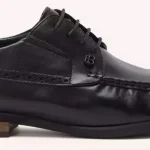 Sepatu Bau Apek? Coba Cara Praktis Ini!