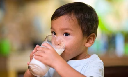 Trik Seru Bikin Anak Ketagihan Minum Susu