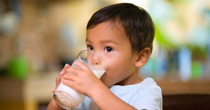Trik Seru Bikin Anak Ketagihan Minum Susu